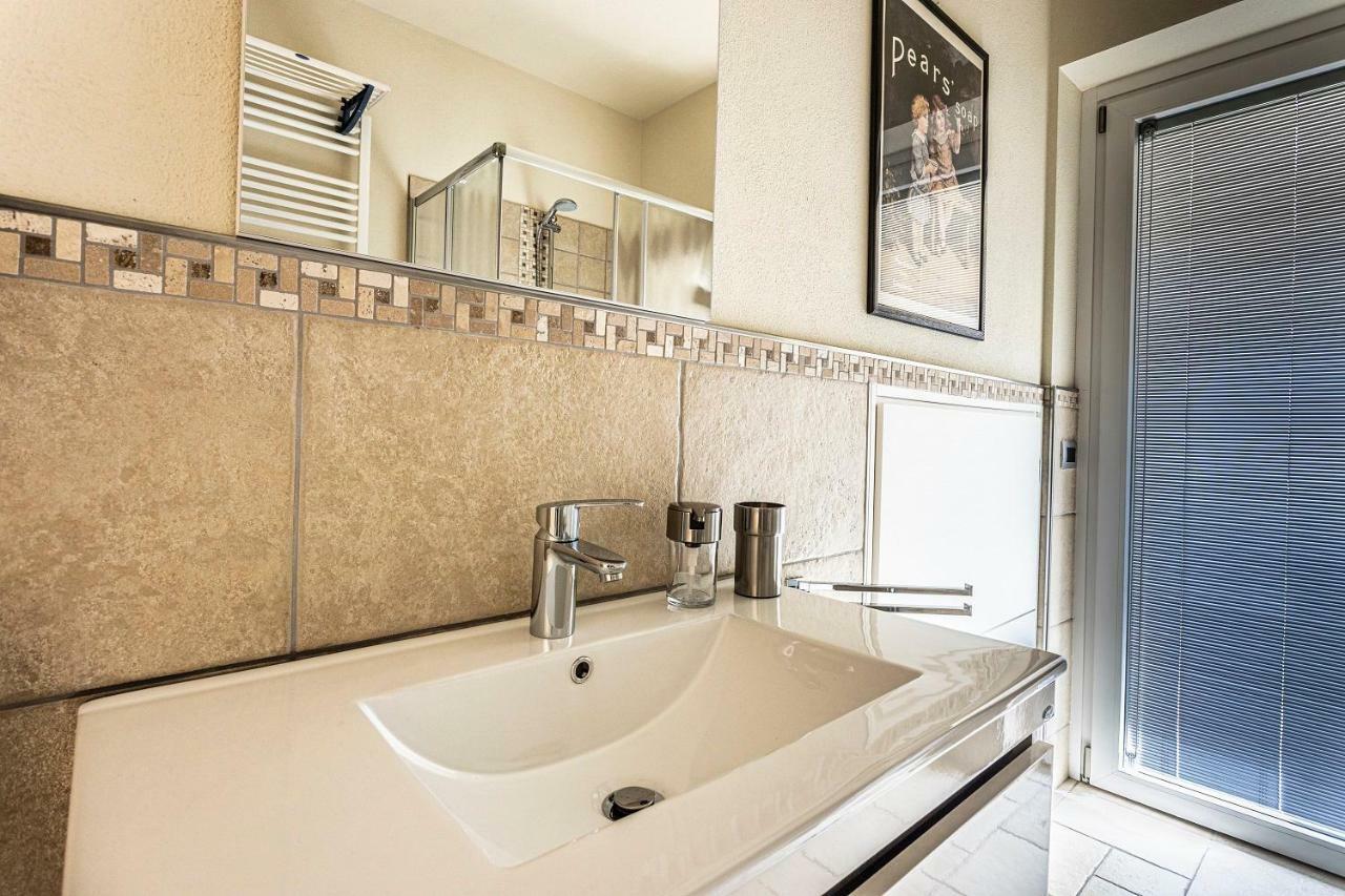 A&G Apartment Aosta - Elegante Casa 100 Mq Su Due Piani Con Wi-Fi-Giardino-Parcheggio Dış mekan fotoğraf